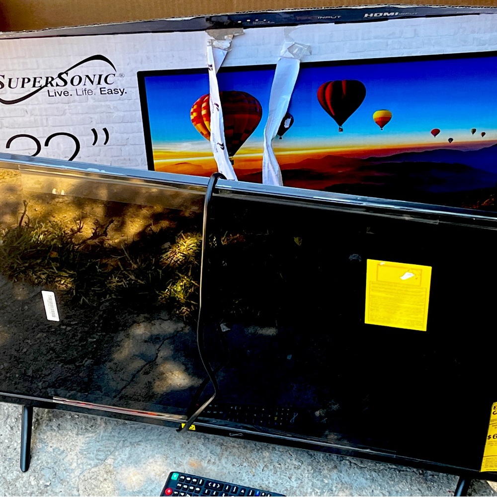 Supersonic Tv/PC Monitor